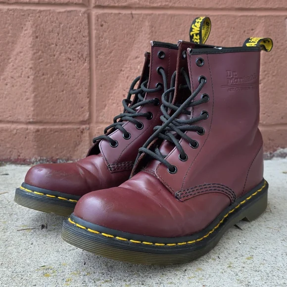 靴 Dr. Martens 1460 Cherry Red 9 1460 Cherry Red Smooth Dr. Marten 8 Eye Boots – DeadRockers